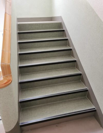 Treppensanierung Chemnitz - Fussboden Sandig